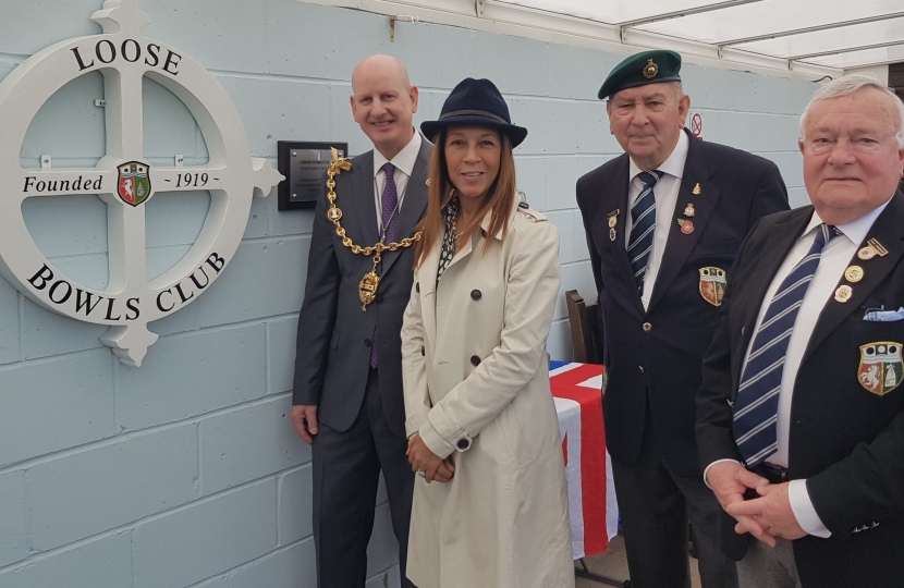 Helen with senior figures from the bowls club