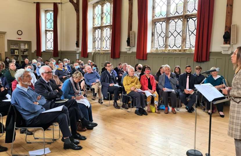 Helen addressing the public meeting